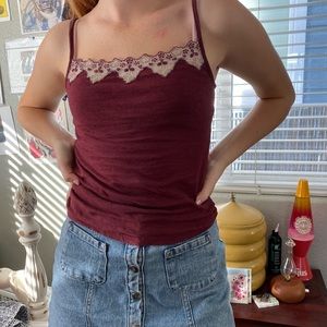 Cute maroon lace tank top!